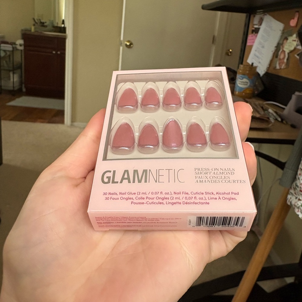 Glamnetic Pink Short Almond Press-On Nails - Picture 2 of 3